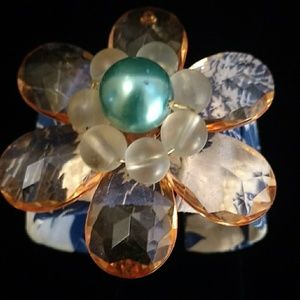 🌸 SALE!!🌸Awesome bracelet with flower design